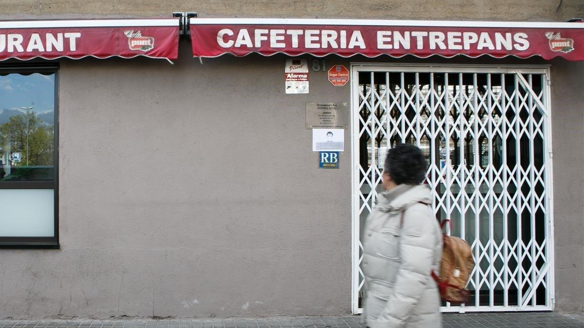 Un bar de Sabadell cerrado el marzo pasado por el covid-19, 2020