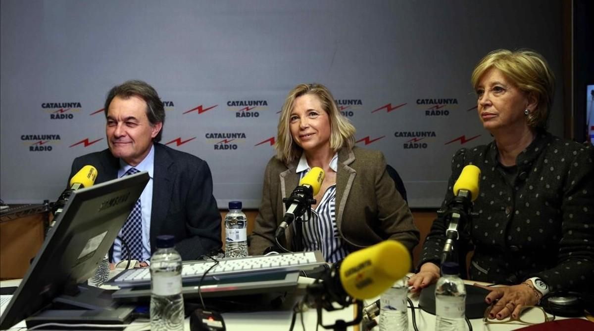 Artur Mas, junto a Joana Ortega e Irene Rigau, entrevistados los tres en Catalunya Ràdio este viernes. Artur Mas, junto a Joana Ortega e Irene Rigau, entrevistados los tres en Catalunya Ràdio este viernes.