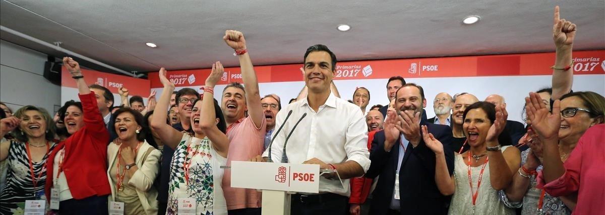 Pedro Sánchez tras ganar las primarias a la secretaría general del PSOE, ayer, en la sede del partido en Ma drid.