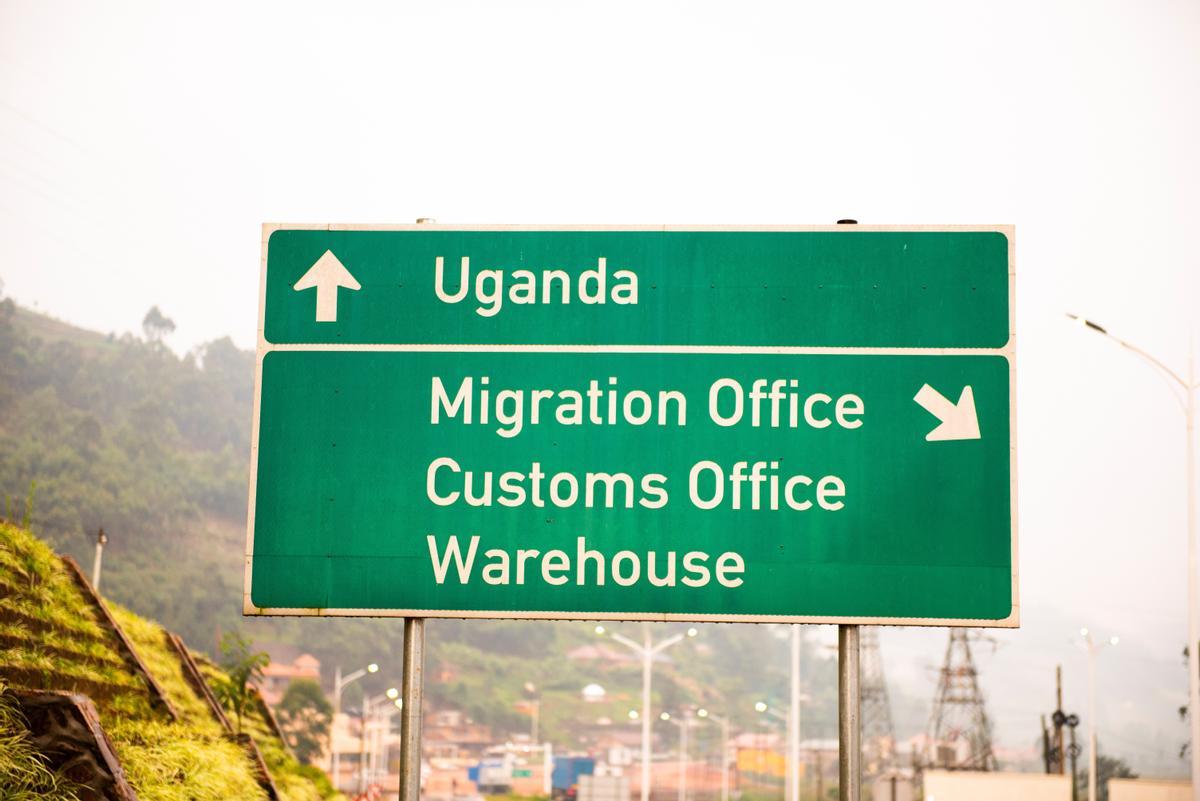 Rwanda reobre la frontera amb Uganda després de tres anys
