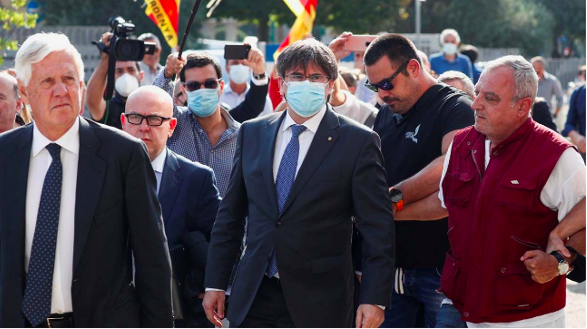 Puigdemont a su llegada al Tribunal de Apelación de Sassari, en Cerdenya.