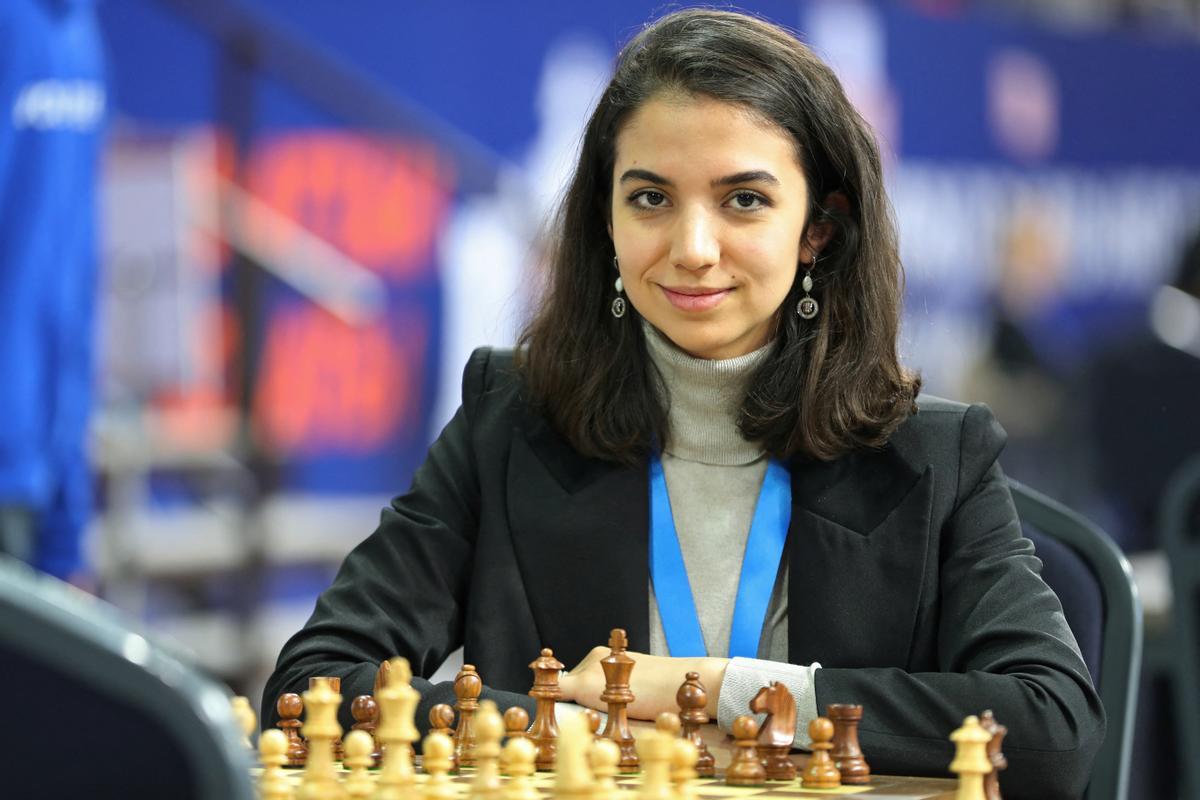 La ajedrecista iraní Sara Khademalsharieh desafía al régimen al competir  sin velo en el Mundial