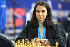 L’escaquista iraniana Sara Khademalsharieh desafia el règim al competir sense vel en el Mundial