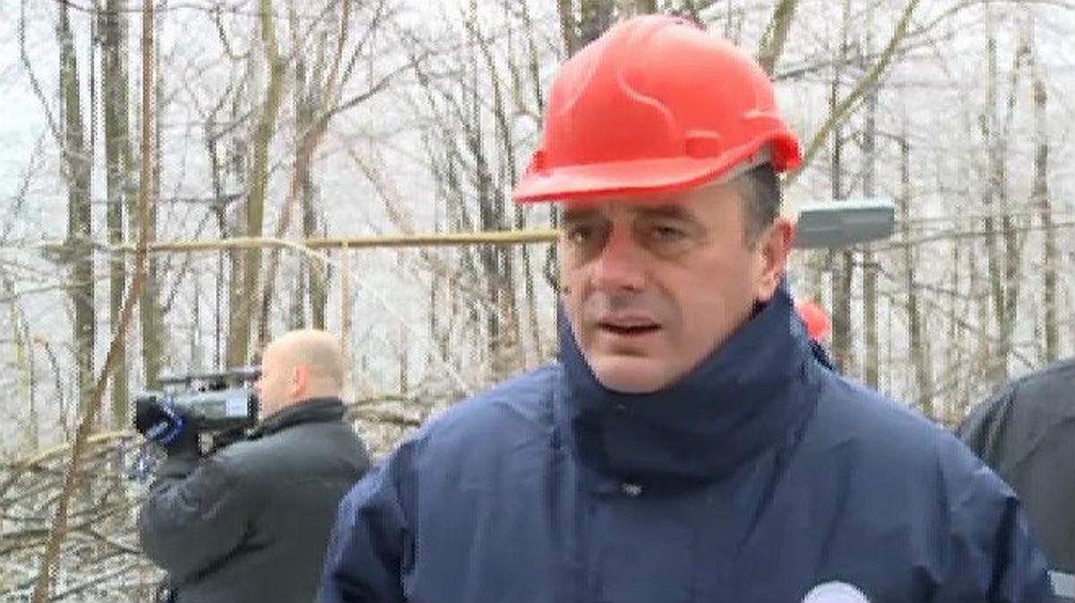 Un bloque de hielo cae en la cabeza del ministro serbio de Energía
