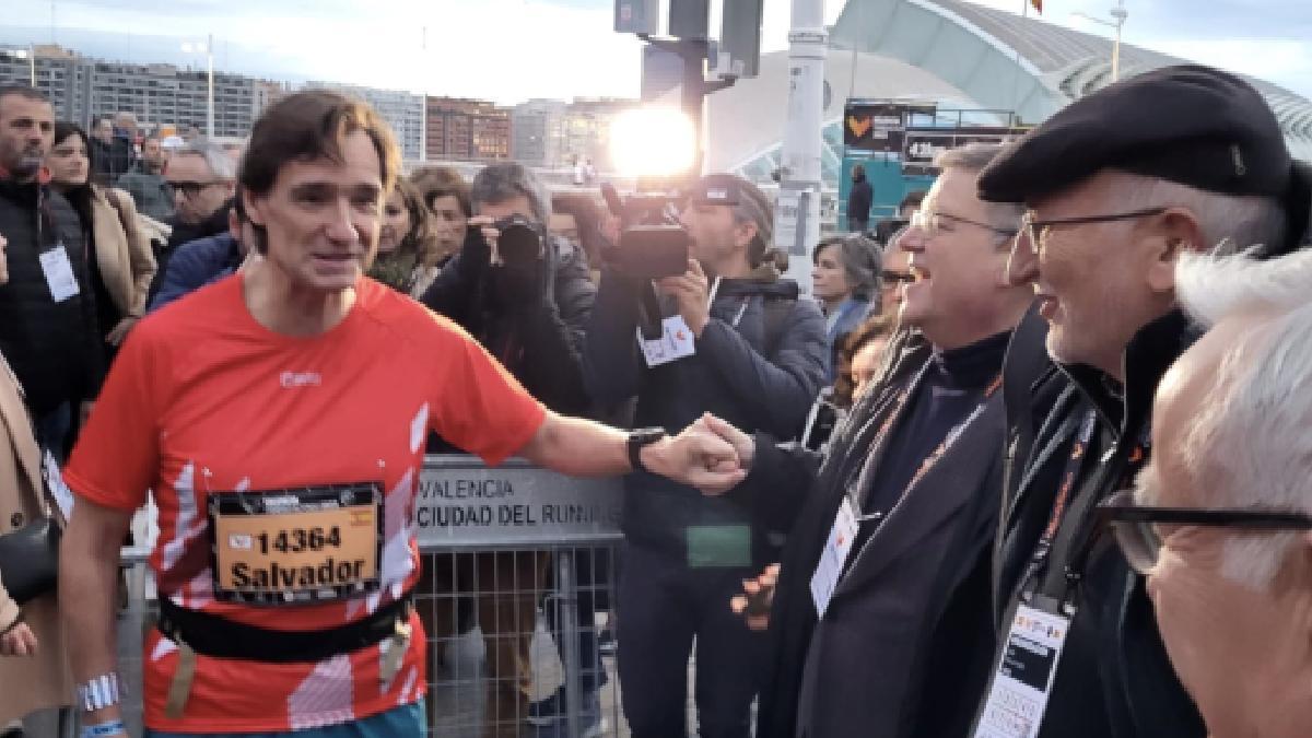Salvador Illa s’estrena com a maratonià a València