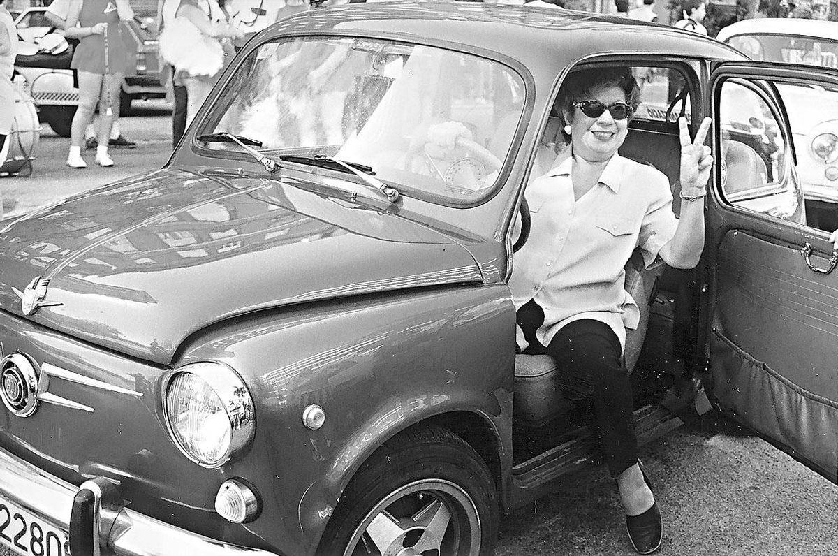 Núria Feliu, a bordo de un 600 a principios de los años 80. Núria Feliu, a bordo de un 600 a principios de los años 80.