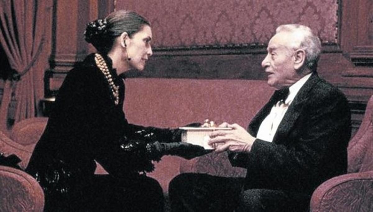 EL DON 3El actor (como el mafioso Don Altobello) con Talia Shire, en ’El Padrino III’, de Francis Ford Coppola.