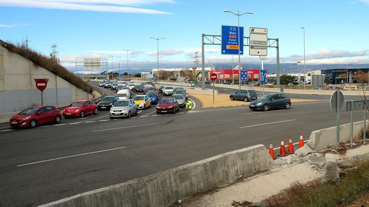 El conductor que va matar dues noies al caure a la A-7 a Tarragona no té carnet