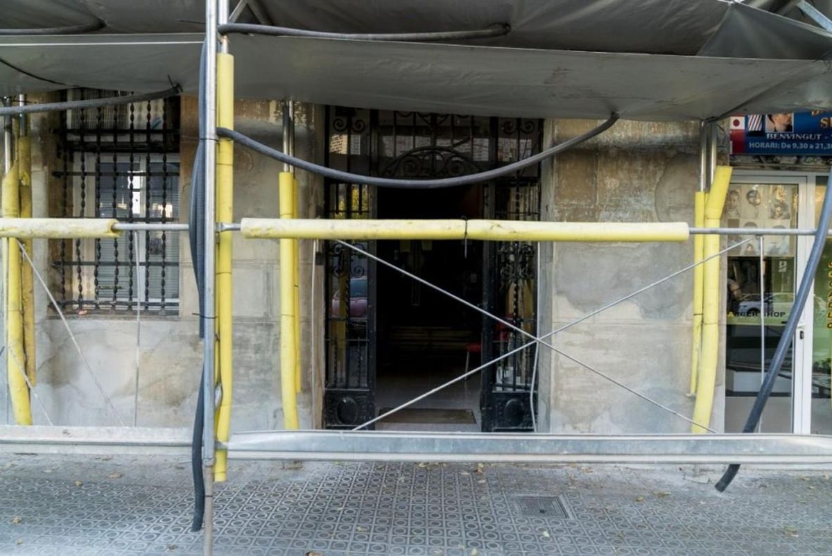 Un edificio en fase de rehabilitación en Barcelona. Un edificio en fase de rehabilitación en Barcelona.