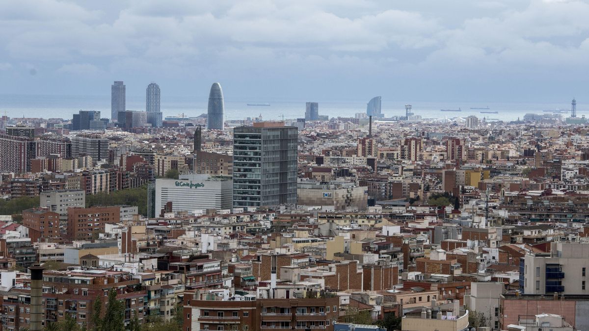 Vista general de la ciudad de Barcelona desde el mirador de Torre Baró Vista general de la ciudad de Barcelona desde el mirador de Torre Baró