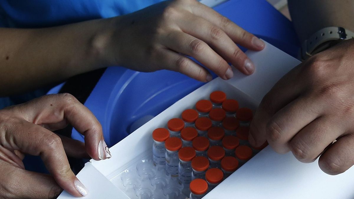 Una caja con vacunas contra el covid en la localidad colombiana de Medellín, este jueves. Una caja con vacunas contra el covid en la localidad colombiana de Medellín, este jueves.