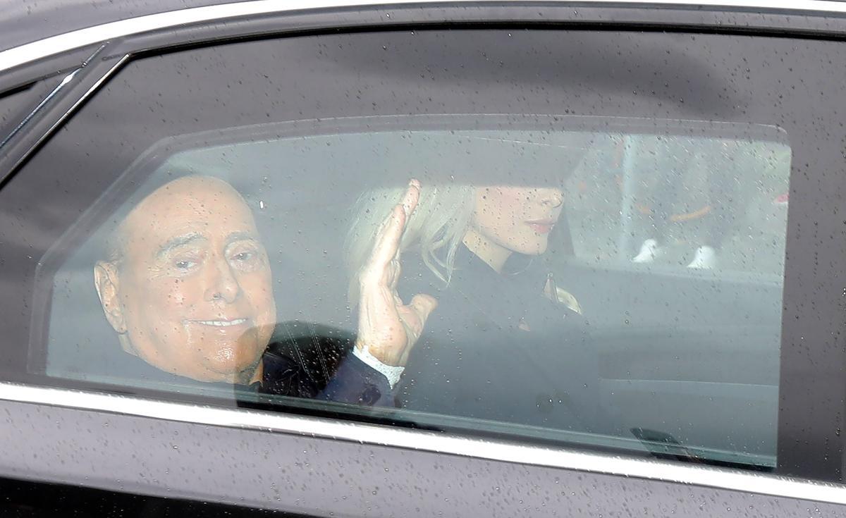 Silvio Berlusconi, a su salida del hospital.