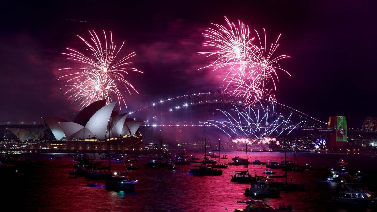 Fuegos artificiales para dar la bienvenida al 2022 en Sidney