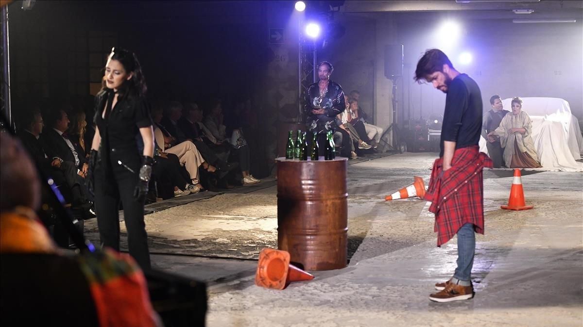 Un momento de la representación de ’La Bohème’ en formato ópera garaje. Un momento de la representación de ’La Bohème’ en formato ópera garaje.