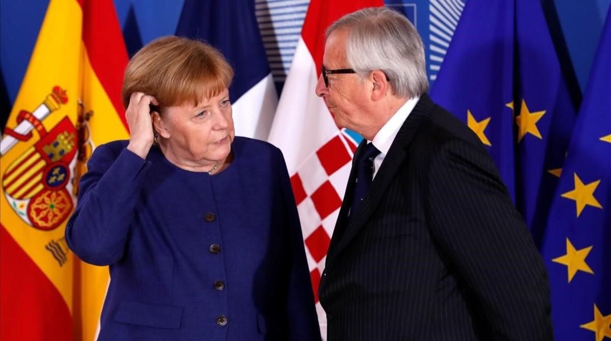 Merkel y Juncker al inicio de la cumbre informal sobre inmigración en Bruselas. Merkel y Juncker al inicio de la cumbre informal sobre inmigración en Bruselas.