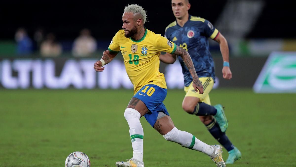 Neymar conduce el balón en el Brasil-Colombia. Neymar conduce el balón en el Brasil-Colombia.