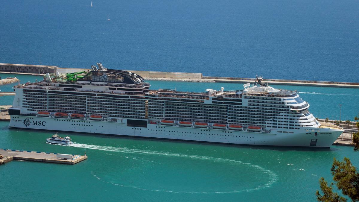El crucero MSC Grandiosa atracado en Barcelona el pasado verano