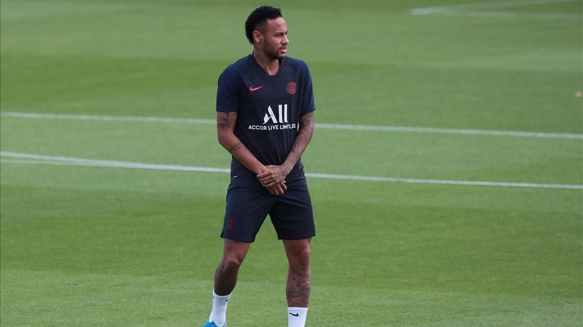 Neymar durante un entrenamiento con el PSG. 