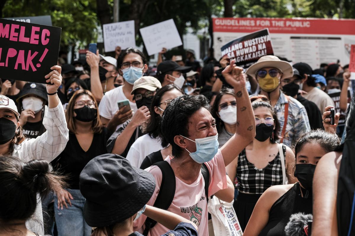 'Bongbong', el hijo del dictador Marcos arrasa en Filipinas