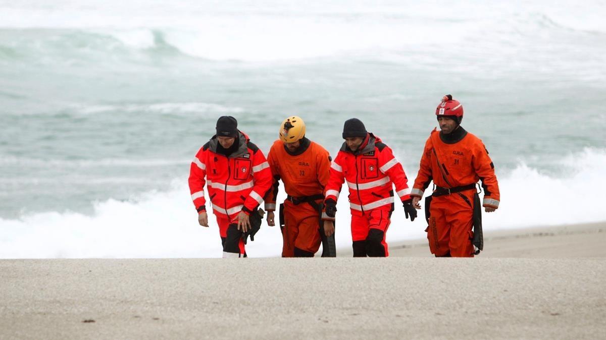 Una Mujer Fallece Al Caerle Una Piedra En La Playa De Las Catedrales