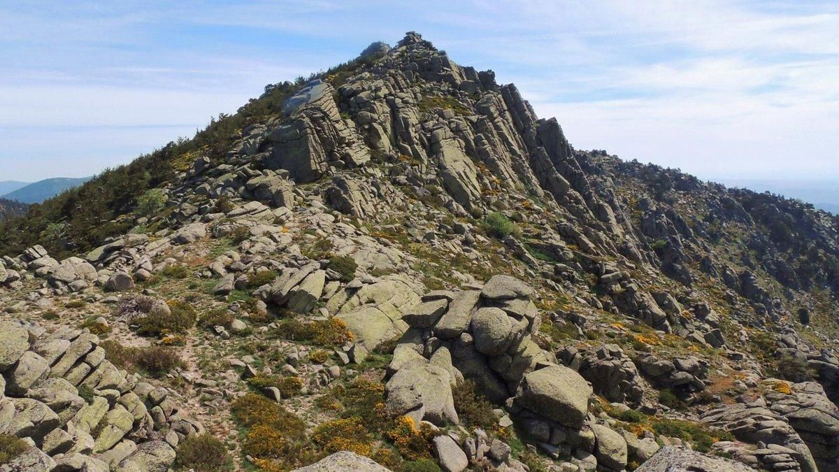 El Pico de la Peñota, en la sierra de Guadarrama. El Pico de la Peñota, en la sierra de Guadarrama.