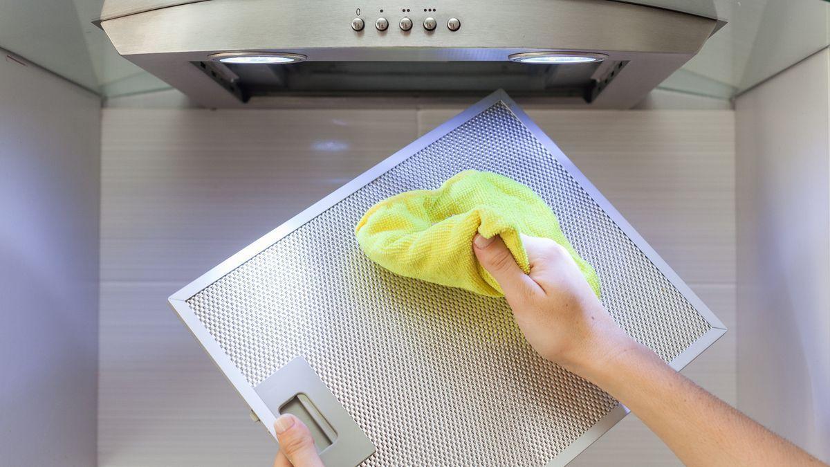 Mercadona: el jabón que todo el mundo recomienda para limpiar la campana de la cocina