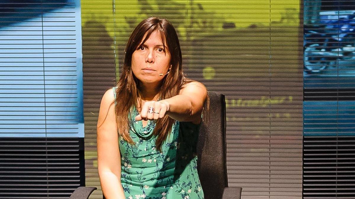 Escena de ’Claudia’,  el montaje del TNC centrado en el testimonio directo de una hija de desaparecidos en Argentina.