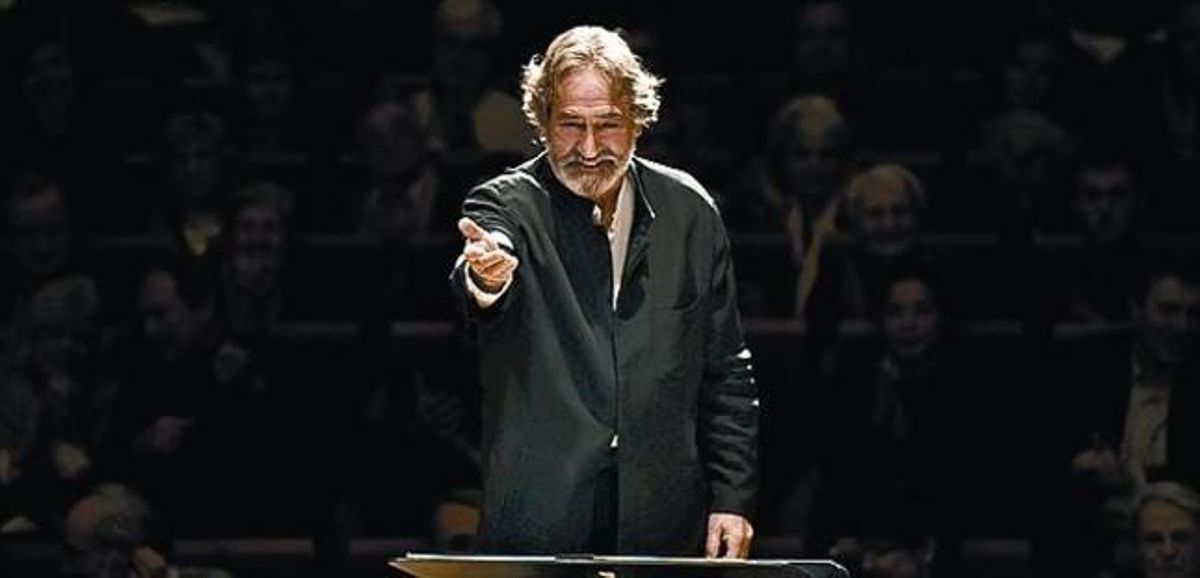 El director de orquesta Jordi Savall, durante un concierto. El director de orquesta Jordi Savall, durante un concierto.