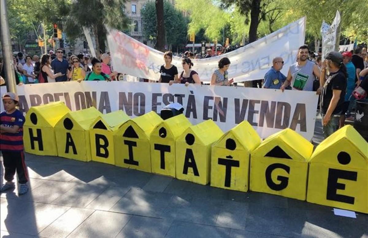Manifestación por el derecho a la vivienda en Barcelona.