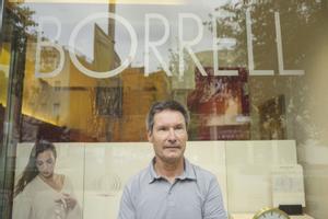 El propietario de la relojería Borrell se despide del negocio