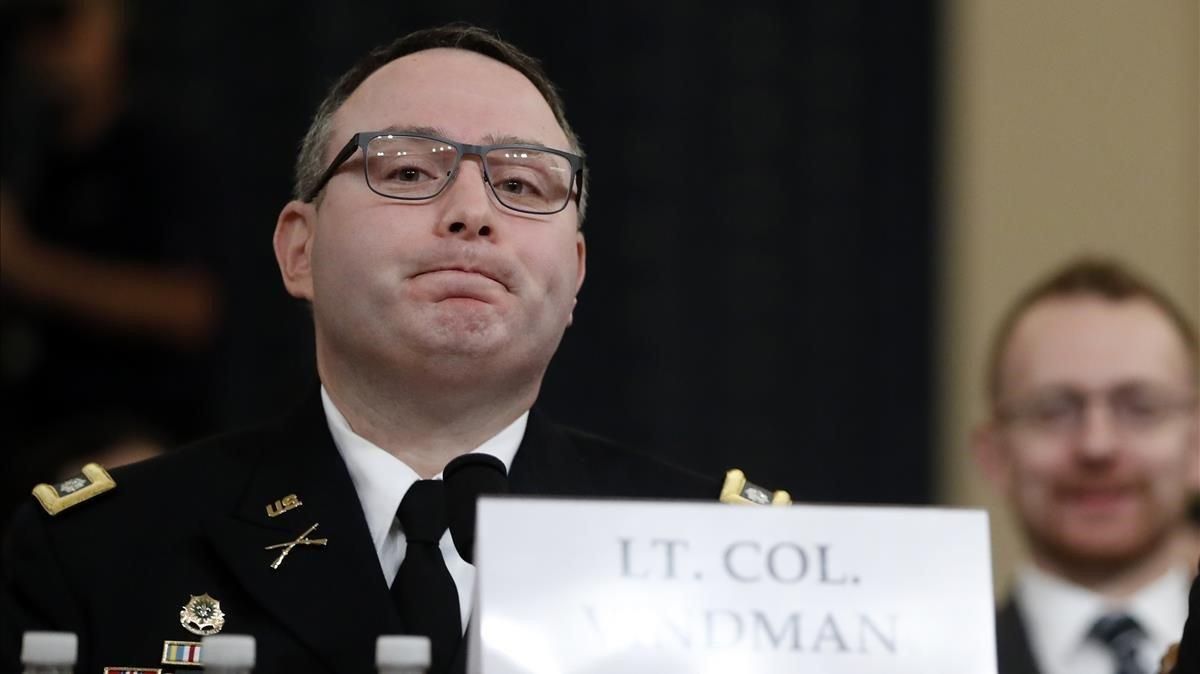 El lugarteniente coronel Alexander Vindman, del Consejo de Seguridad Nacional de EEUU, este martes en las vistas públicas del ’impeachment’ a Trump en el Congreso El lugarteniente coronel Alexander Vindman, del Consejo de Seguridad Nacional de EEUU, este martes en las vistas públicas del ’impeachment’ a Trump en el Congreso