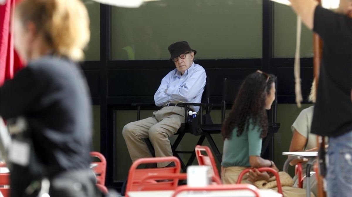 Woody Allen, durante el rodaje de su última película, este jueves en San Sebastián. Woody Allen, durante el rodaje de su última película, este jueves en San Sebastián.