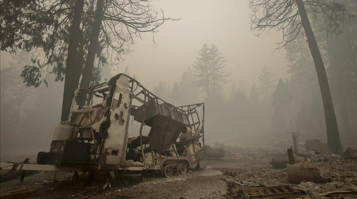 Un tráiler destruido en Berry Creek, al noroeste de California. Un tráiler destruido en Berry Creek, al noroeste de California.