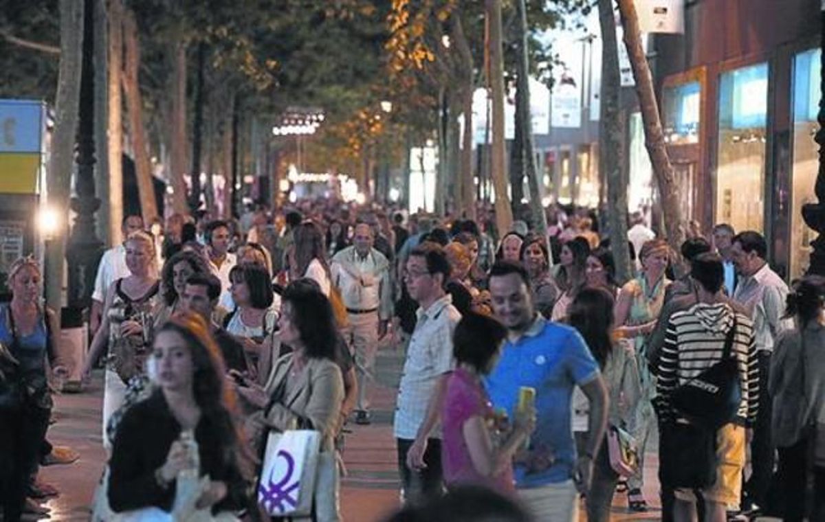 Compras y ocio 8Ambiente en la calle durante la celebración del Intenz Diagonal del año pasado. Compras y ocio 8Ambiente en la calle durante la celebración del Intenz Diagonal del año pasado.