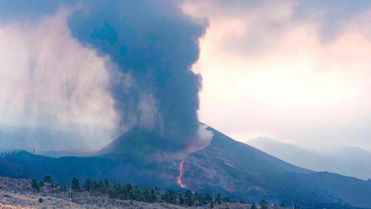 Vista general del volcán de Cumbre Vieja, en La Palma, el 10 de octubre.