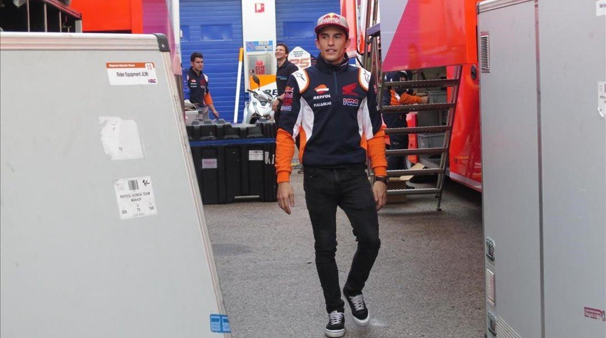 Marc Márquez abandona el circuito de Jerez rumbo a Barcelona para ser operado del hombro derecho.