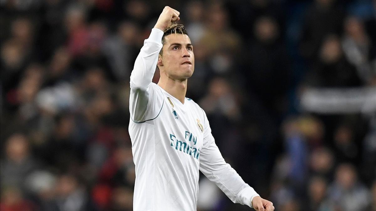 Cristiano Ronaldo festeja su primer gol al Paris SG en el Bernabéu.