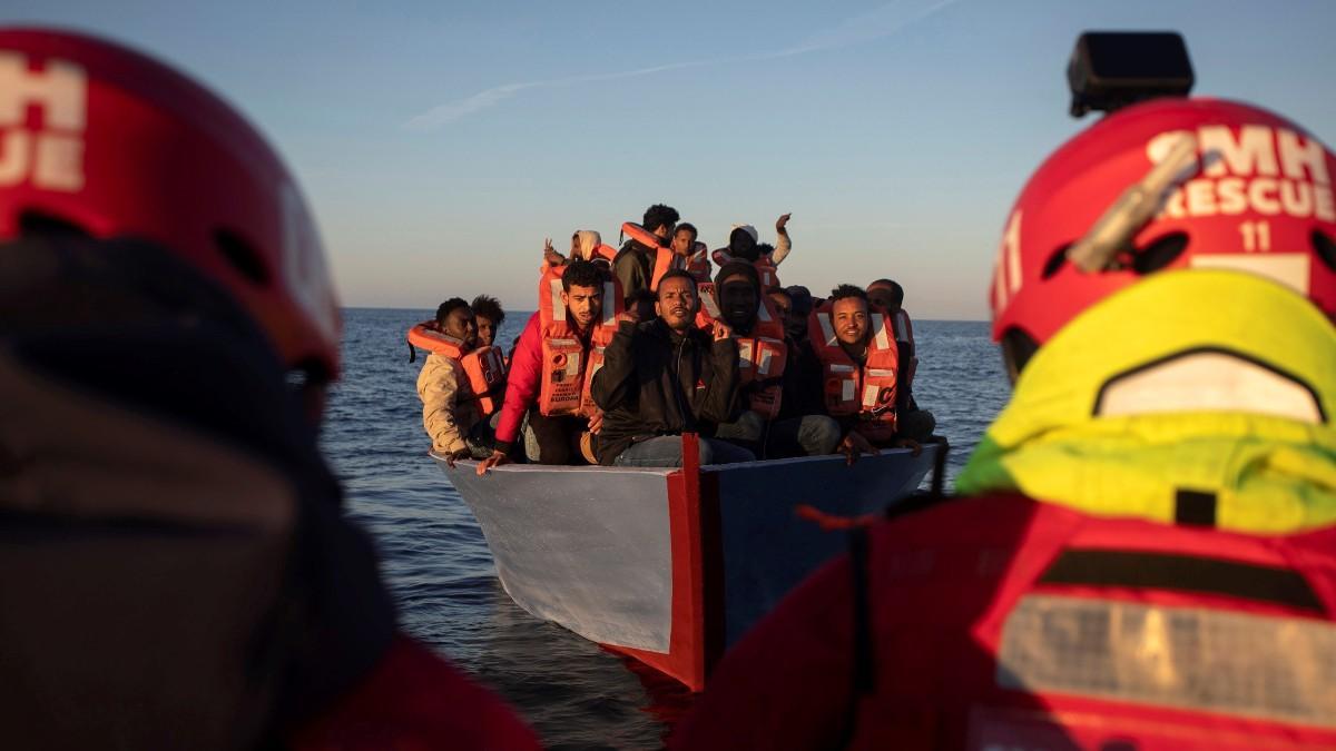 Al menos 87 muertos en un naufragio frente a las costas de Siria
