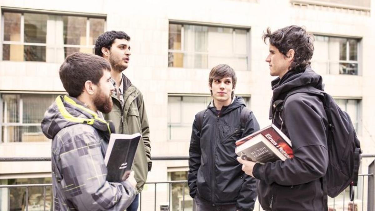 Barcelona té una oficina per orientar l’alumnat que vol estudiar FP