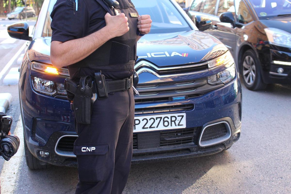 Un hombre embiste en Alzira el coche de su expareja, sobre la que tenía una orden de alejamiento