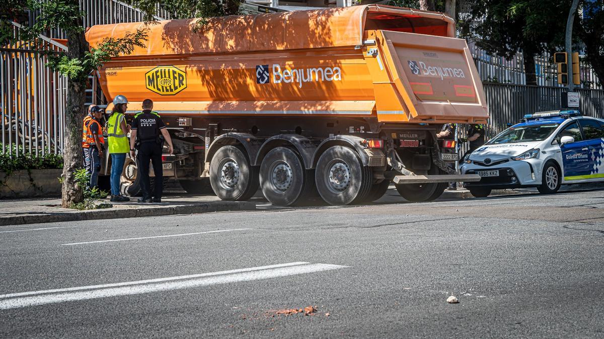 Un camió cada dos minuts: les obres del Camp Nou i l’L9 posen a prova el trànsit a Barcelona