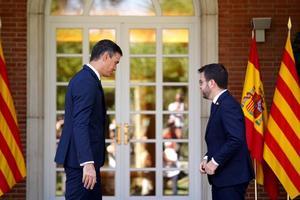 El presidente del Gobierno, Pedro Sánchez, recibe al ’president’ de la Generalitat, Pere Aragonès, para su reunión en la Moncloa del pasado 15 de julio de 2022.