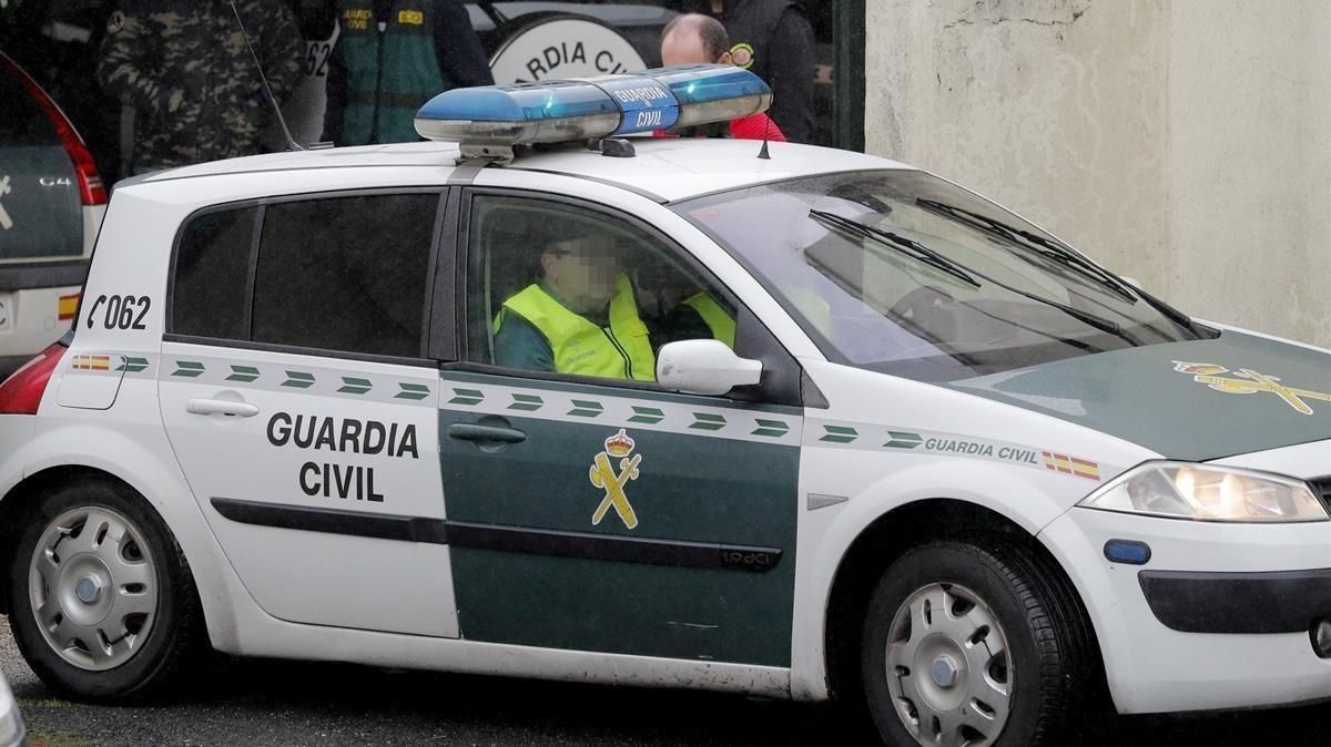 Una patrulla de la Guardia Civil en una imagen de archivo. Una patrulla de la Guardia Civil en una imagen de archivo.