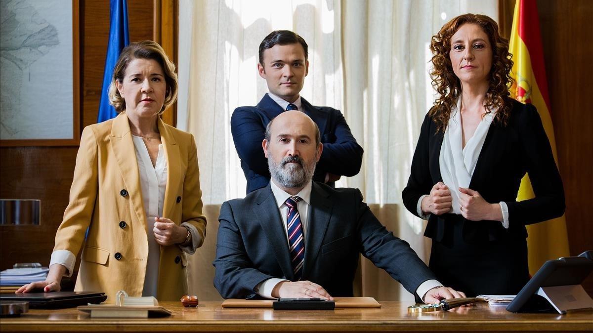 María Pujalte, Javier Cámara (sentado), Adam Jezierski y Carmen Müller, protagonistas de ’Vota Juan’.