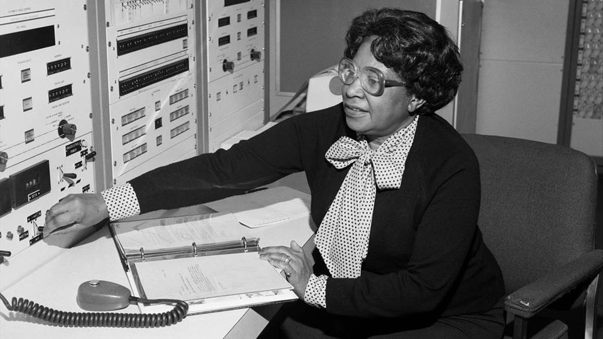 Mary Jackson, una matemática e ingeniera afroamericana, que participó en los cálculos para enviar astronautas de EEUU al espacio.