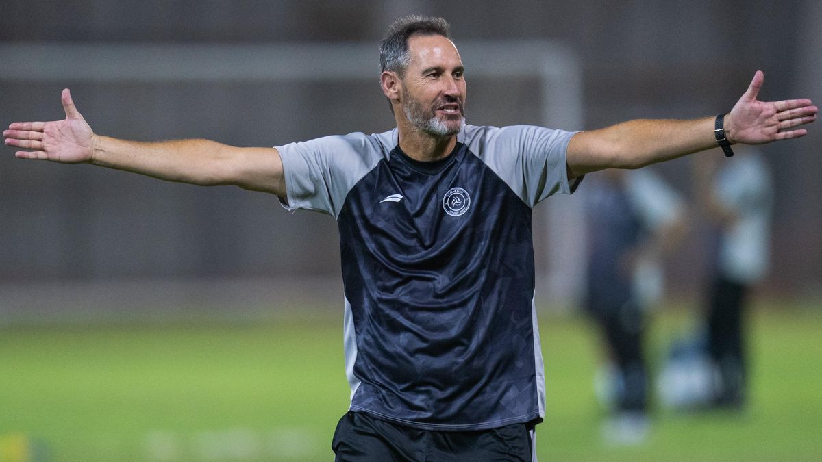 Vicente Moreno, en un entrenamiento con el Al-Shabab. Vicente Moreno, en un entrenamiento con el Al-Shabab.