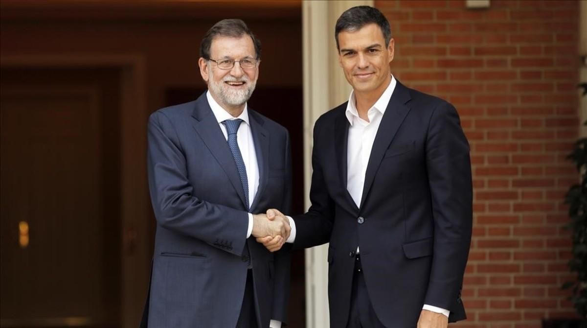 Mariano Rajoy y Pedro Sánchez, durante la reunión que mantuvieron el pasado 7 de septiembre en la Moncloa. Mariano Rajoy y Pedro Sánchez, durante la reunión que mantuvieron el pasado 7 de septiembre en la Moncloa.