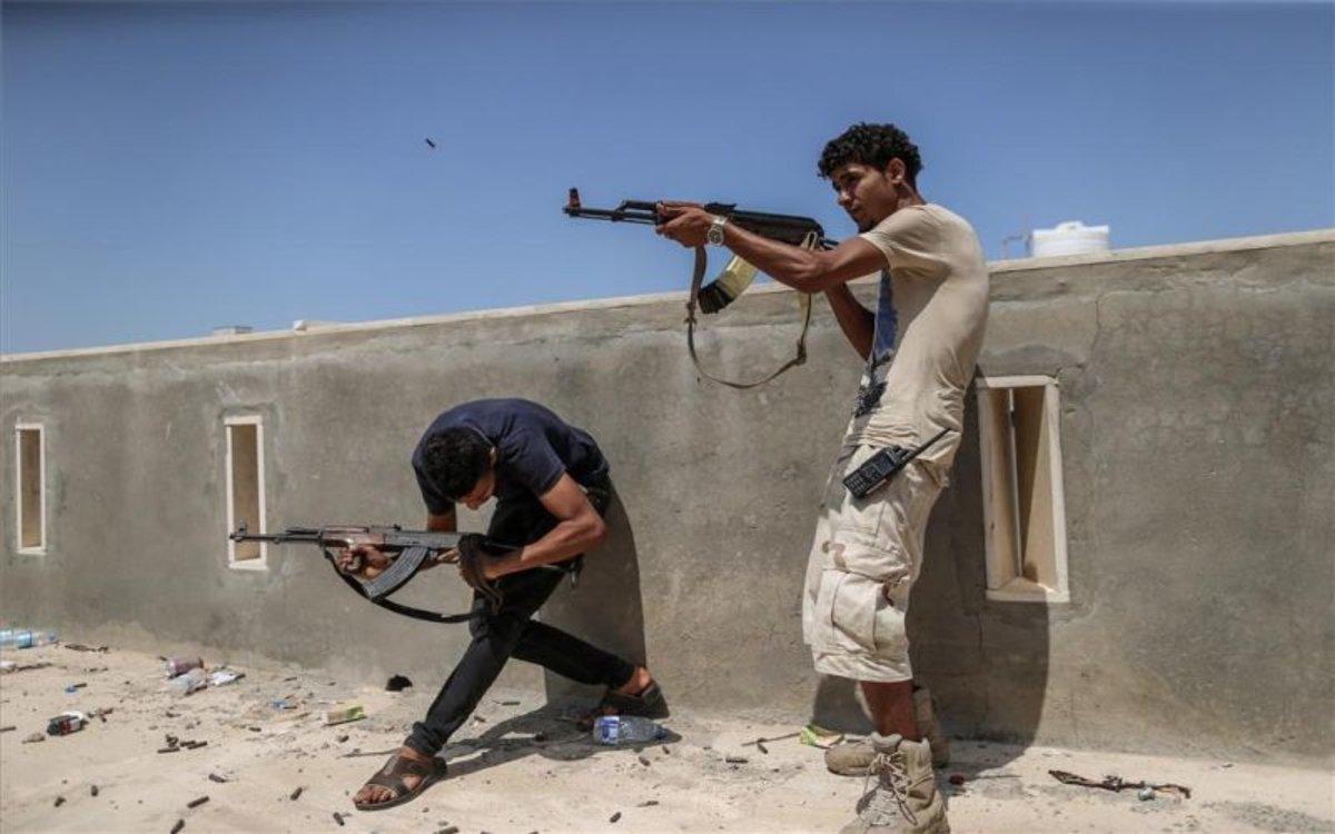 Combatientes en Trípoli, Libia.