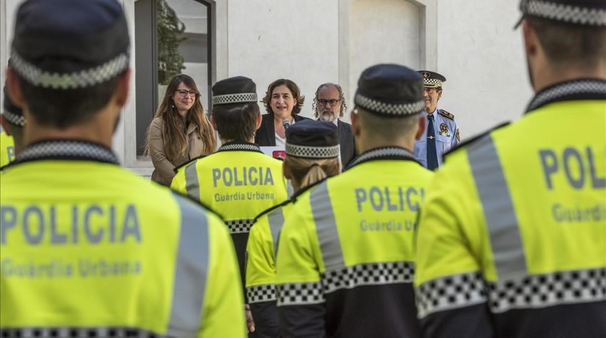 La alcaldesa de Barcelona, Ada Colau, durante la presentación de la nueva unidad de proximidad de la Guardia Urbana, el pasado 7 de abril.