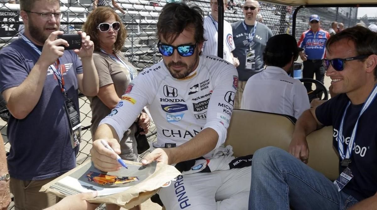 Fernando Alonso, ayer, en Indianápolis, en el día de la prensa. Fernando Alonso, ayer, en Indianápolis, en el día de la prensa.